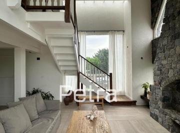 Casa · 180m² · 4 Ambientes · 1 Cochera · Casa en Venta en Carilo