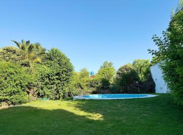 Casa · 147m² · 5 Ambientes · 2 Cocheras · Casa en Venta en City Bell, La Plata.