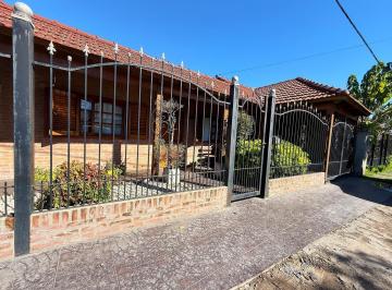 Casa · 100m² · 4 Ambientes · 2 Cocheras · Casa en Venta en La Plata.