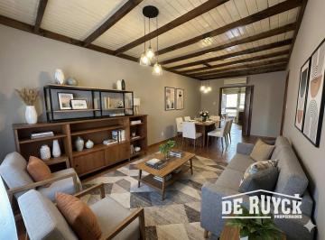 Casa · 168m² · 4 Ambientes · 5 Cocheras · Chalet Sobre Lote de 15x29, Barrio Elsieland