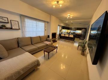 Casa · 220m² · 4 Ambientes · 5 Cocheras · Casa en Lomas de Zamora Apta Credito