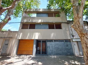 Casa · 370m² · 5 Ambientes · 1 Cochera · Venta Casa Rosario 4 Dorm. 3 Plantas Cochera Jardín Pileta Quincho