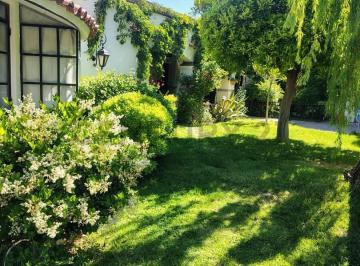 Casa · 350m² · 3 Dormitorios · 1 Cochera · Casa en Alquiler - Chacras de Coria - Lujan de Cuyo