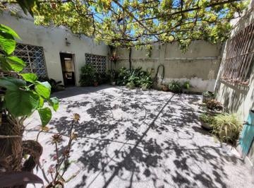 Casa · 337m² · 5 Ambientes · 4 Cocheras · Venta - Casa Familiar con Gran Espacio Para Autos!