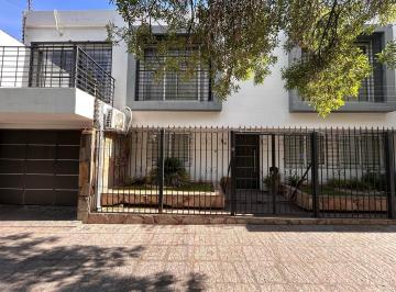 Casa · 282m² · 5 Ambientes · 2 Cocheras · Venta de Casa en 5ta Sección, Mendoza