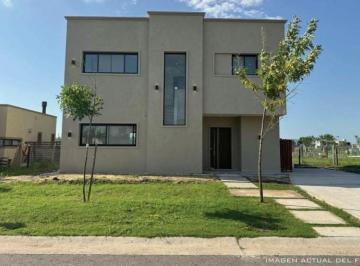 Casa · 140m² · 4 Ambientes · 1 Cochera · Casa en Venta en San Pablo, Pilar, G. B. a. Zona Norte