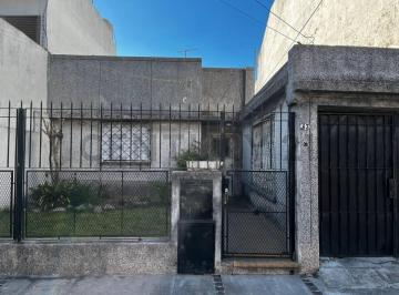 Casa · 150m² · 5 Ambientes · 1 Cochera · Venta de Dos Casas a Reciclar en Villa Dominico. Avellaneda.