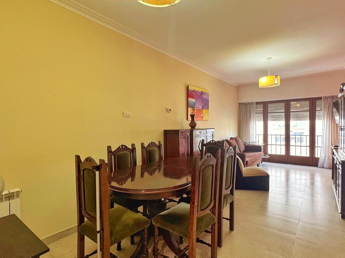 Venta de departamento 3 ambientes con balcon A la calle - zona microcentro
