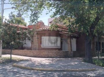 Casa · 195m² · 3 Dormitorios · 1 Cochera · Casa en Venta en Quinta Sección