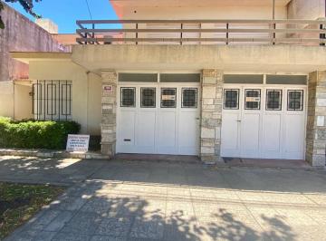 FRENTE 1 · Dueño Vende - Amplia Casa – 3 Dorm., 2 Plantas, Patio Grande