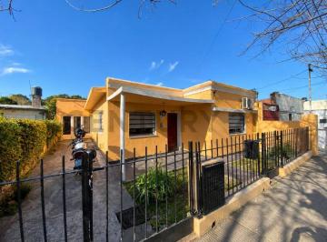 Casa · 120m² · 4 Ambientes · Casa en Venta en San Carlos – 2 Dorm. y Quincho