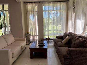 Casa · 1800m² · 5 Ambientes · 2 Cocheras · Venta Casa 5 Ambientes en Los Cardales Country Club