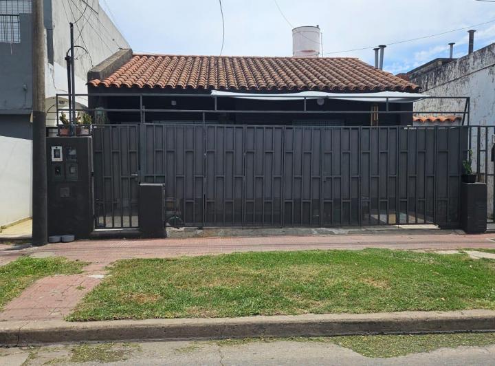Casa · 64m² · 4 Ambientes · 1 Cochera