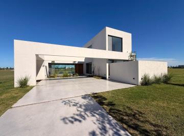 Casa · 230m² · 6 Ambientes · 2 Cocheras · Casa en Vida Club de Campo, Funes