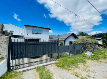 Casa de 6 ambientes, San Carlos de Bariloche · Casa de 2 Dorm. con Piscina - en Bariloche - B° Mallin
