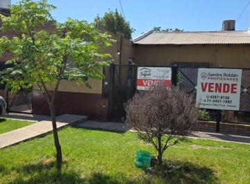 Casa de 3 ambientes, Florencio Varela · Casa con 2 Dorm. y Local en Venta, 200 m² en Zeballos