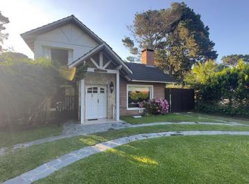 Casa · 150m² · 6 Ambientes · 3 Cocheras · Casa 4 Dorm. Alquiler Temporario en Pinamar
