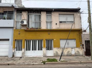 Casa · 120m² · 3 Ambientes · 1 Cochera · Casa en Venta de 2 Dorm. en Echesortu Rosario