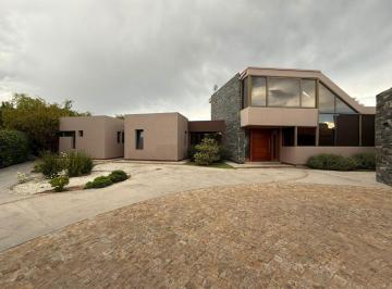 Casa de 8 ambientes, Maipú · Vórtice Inmobiliaria Vende Hermosa Casa en B° Privado Solares de Maipú, Mendoza.