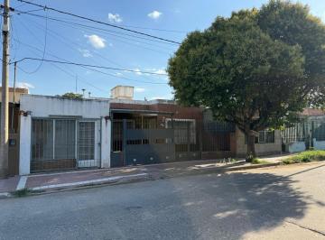 Casa · 135m² · 4 Ambientes · 3 Cocheras · Venta - Casa 3 Dor - Barrio Patricios