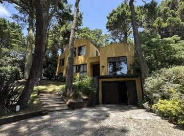 Casa · 1000m² · 7 Ambientes · 1 Cochera · Casa 5 Dorm. Alquiler Temporario en Pinamar
