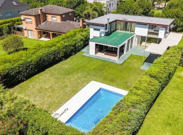 Casa · 193m² · 6 Ambientes · 3 Cocheras · Casa en Venta en San Isidro Labrador
