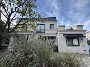 Casa · 288m² · 5 Ambientes · 2 Cocheras · Conquipropiedades - Venta - Casa en Laguna del Sol - en Exclusividad!