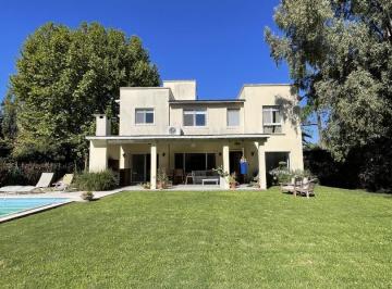 Casa · 195m² · 4 Ambientes · 3 Cocheras · Casa en Venta en B° La Escondida, Bella Vista