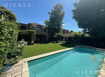 Casa · 325m² · 5 Ambientes · 3 Cocheras · Gran Casa en Excelente Ubicación, Casco Histórico de San Isidro en Alquiler y Venta.