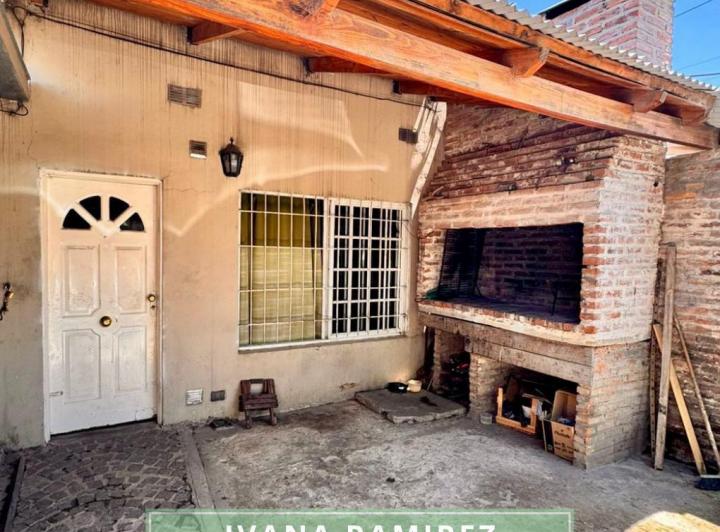 Casa · 238m² · 4 Ambientes · 1 Cochera