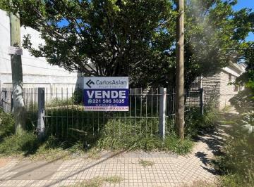 Casa · 80m² · 3 Ambientes · 1 Cochera · Casa en Lote de 9.10 X 13, 41 e/(121 y 122
