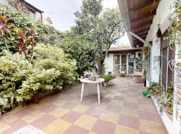Casa · 178m² · 3 Ambientes · 1 Cochera · Casa y Departamento en Venta de 6 Ambientes en Martinez con Patio y Cochera