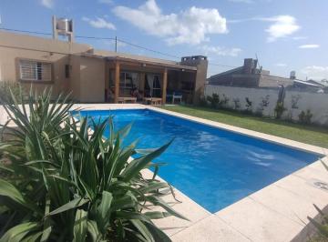 Casa · 73m² · 5 Ambientes · 2 Cocheras · Casa 3 Dorm con Pileta en Venta Campos del Oeste Acepta Permuta