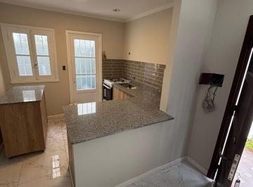 Departamento · 51m² · 3 Ambientes · PH Al Medio Tres Ambientes con Patio Reciclado a Nuevo