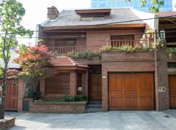 Casa · 350m² · 5 Ambientes · 3 Cocheras · Impecable Chalet en 3 Plantas con 4 Dorm., Suite y Pla