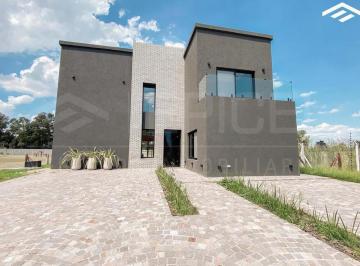 Casa · 230m² · 5 Ambientes · Casa en Venta a Estrenar - Canning Chico Piscina y 4 Dorm.