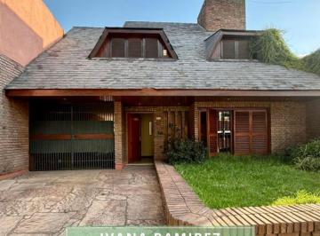 Casa · 180m² · 4 Ambientes · Chalet de 6 Ambientes, Apto Crédito Hipotecario en Lujan Centro.