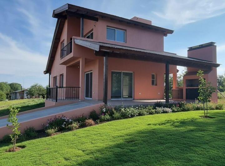 Casa · 174m² · 4 Ambientes · 1 Cochera