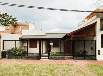 Casa · 140m² · 4 Ambientes · 1 Cochera · Jose Hernandez 1120