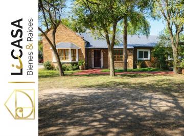 Casa · 212m² · 6 Ambientes · 2 Cocheras · Tejas del Sur I - Casa en Planta Baja 3 Dorm C/pileta Frente a La Plaza