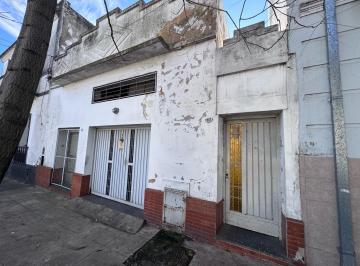 Casa · 183m² · 4 Ambientes · 1 Cochera · Venta Casa con Local y Terraza - Zelarrayán Al 900, Parque Chacabuco