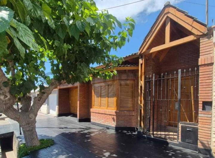 Casa · 160m² · 2 Dormitorios · 1 Cochera