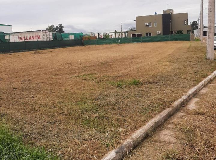 Terreno · 303m²