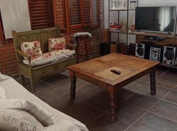 Casa · 213m² · 6 Ambientes · 1 Cochera · Casa en Venta Barrio Caisamar Apto Credito