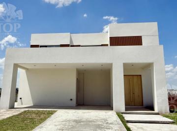 Casa · 290m² · 6 Ambientes · 6 Cocheras · Casa Al Agua en Venta en Santa Ana - Villanueva