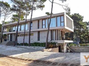 Casa · 532m² · 6 Ambientes · 8 Cocheras · Casa en Venta - 5 Dorm. 5 Baños - Pinamar