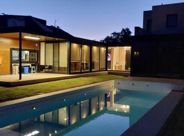 Casa · 250m² · 4 Ambientes · 2 Cocheras · Casa en Venta - 3 Dorm. 4 Baños - Cocheras - 460 m² - Mar del Plata