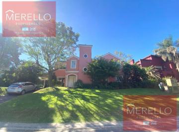Casa · 260m² · 5 Dormitorios · 2 Cocheras · Casa en Las Araucarias