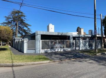 Casa de 7 ambientes, Córdoba · Venta Casa Marquez S/ Bv. Esquina 3 Dor Cochera X2, Piscina Rec/men 50% Apta Banco