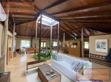 Casa · 400m² · 7 Ambientes · Casa en Chacras del Paraná